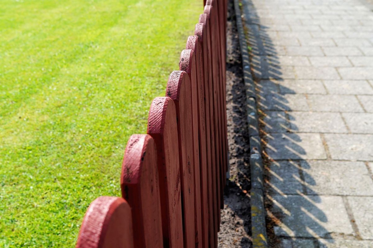 Najlepsze materiały na ogrodzenie domu – z czego je zbudować?